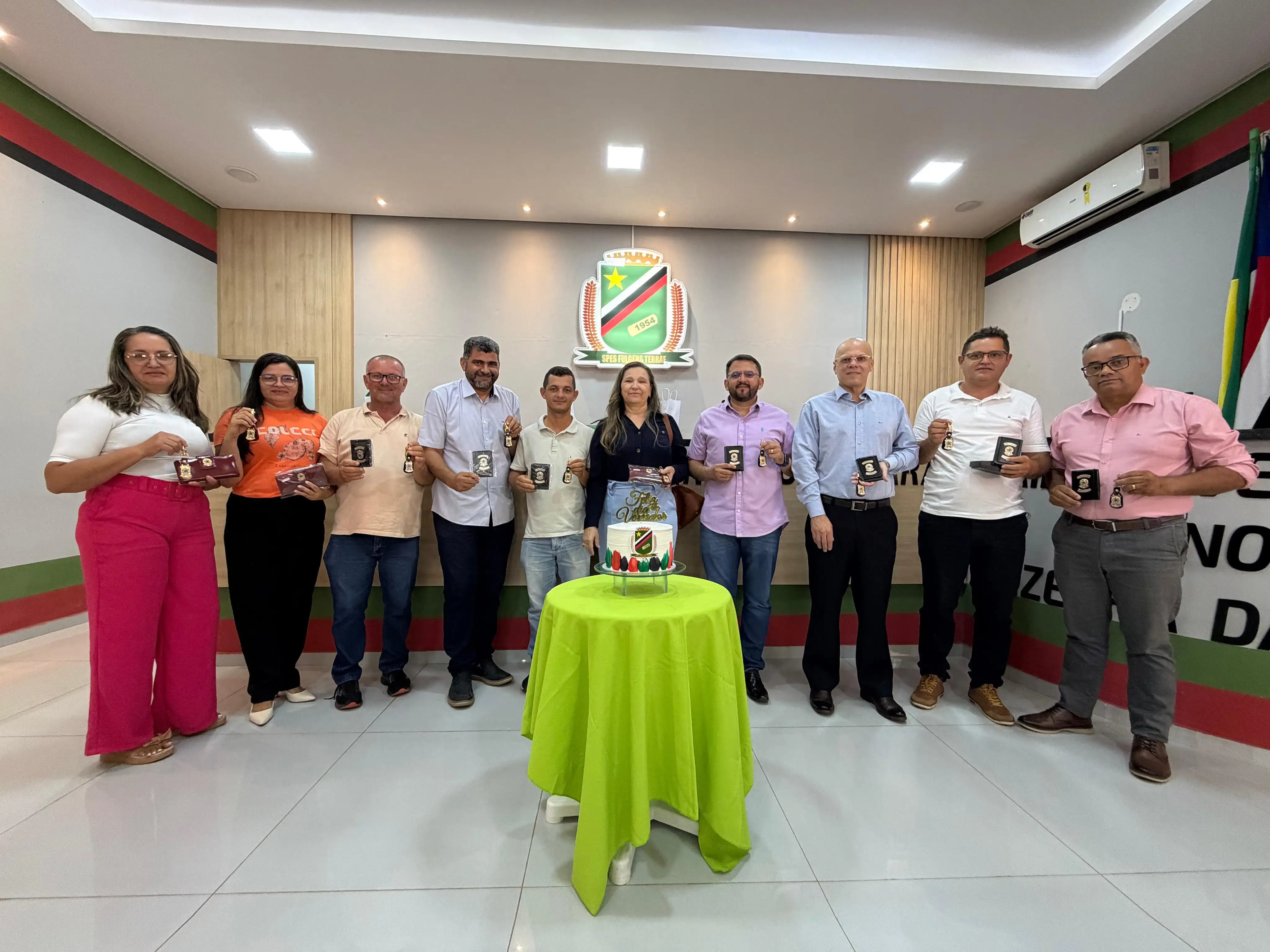 Câmara entrega Kit Vereador em homenagem ao dia do vereador